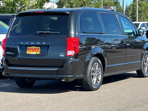 Used 2017 Dodge Grand Caravan SXT FWD image 4