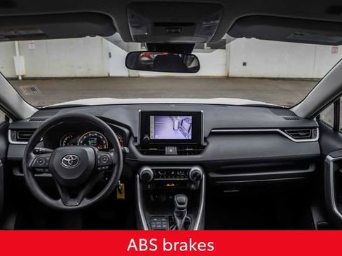 Used 2024 Toyota RAV4 LE AWD/4WD image 28