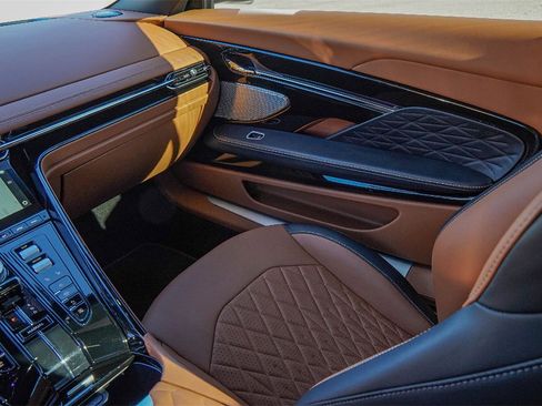 Used 2024 Aston Martin DB12 Coupe image 41