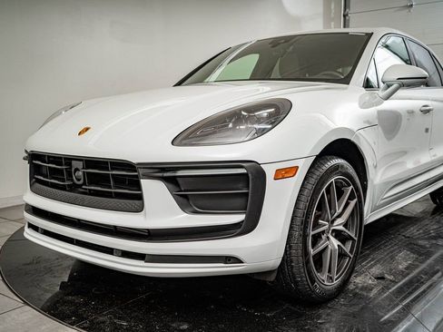 Certified 2025 Porsche Macan AWD/4WD image 15