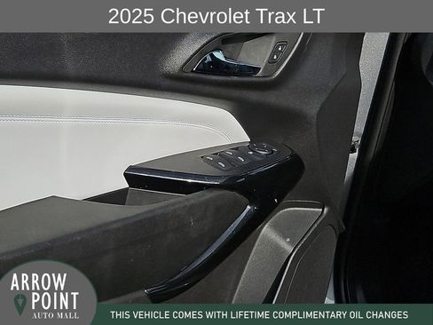 Used 2025 Chevrolet Trax LT image 21