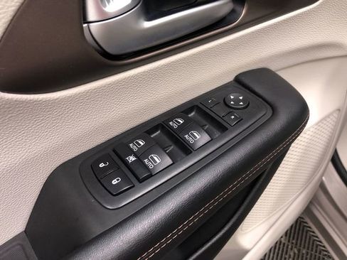 Used 2018 Chrysler Pacifica Touring-L Plus w/ Advanced Safetytec Group image 14