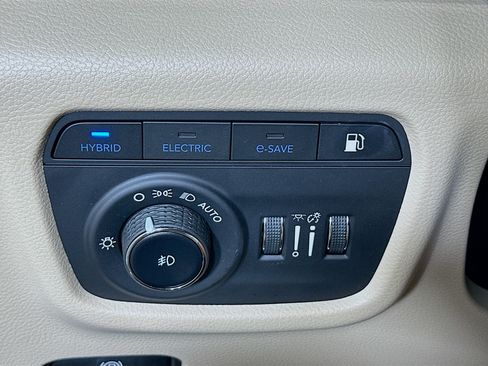 Used 2023 Jeep Grand Cherokee 4WD 4xe image 17