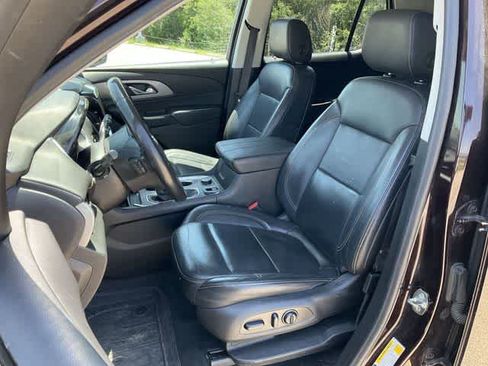 Used 2021 Chevrolet Traverse LT w/ LT Premium Package AWD/4WD image 12