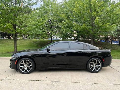 Used 2015 Dodge Charger SXT image 19