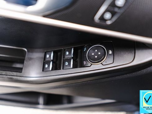 Used 2020 Ford Explorer XLT image 24