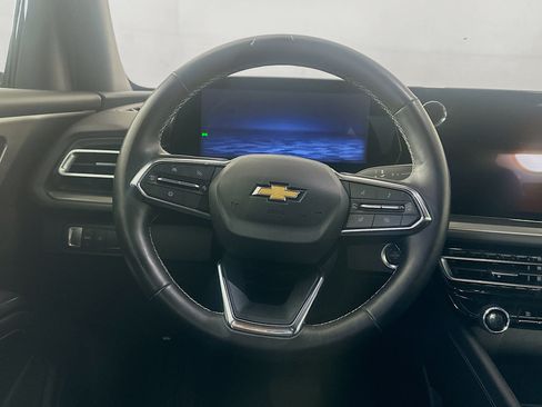 Used 2025 Chevrolet Traverse LT FWD image 18