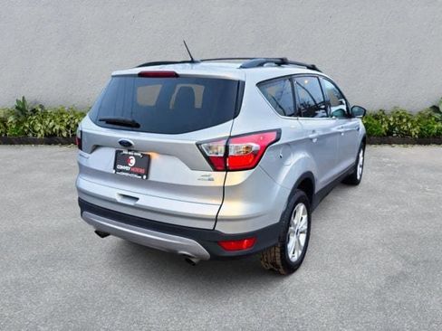 Used 2017 Ford Escape SE w/ Equipment Group 201A image 6
