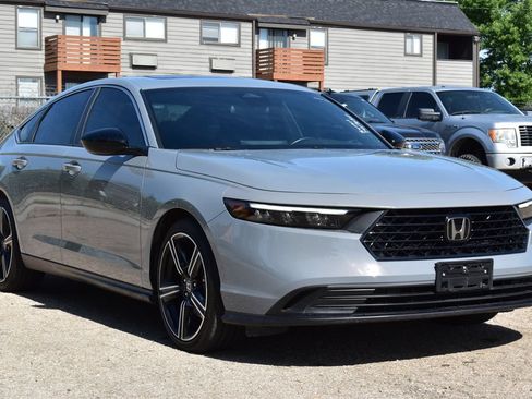 Used 2024 Honda Accord Sport image 3