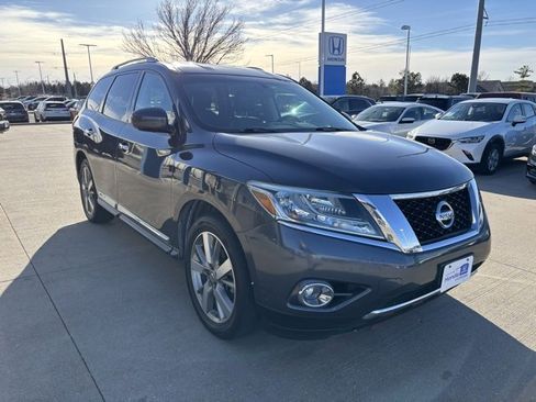 Used 2013 Nissan Pathfinder Platinum image 3