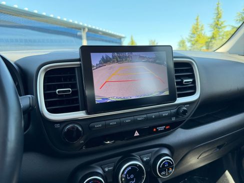 Used 2022 Hyundai Venue SEL FWD image 17