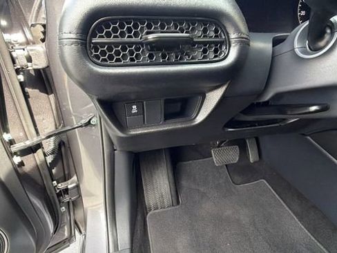 Used 2025 Honda HR-V LX image 29