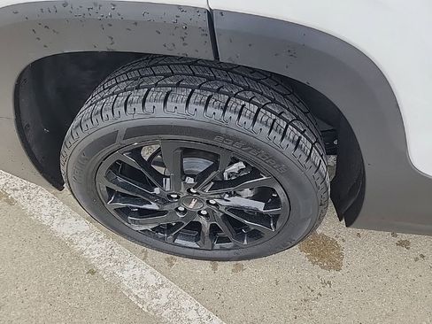 Used 2023 GMC Terrain SLE w/ Driver Convenience Package image 28