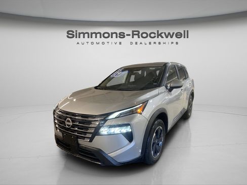 Used 2025 Nissan Rogue SV image 1