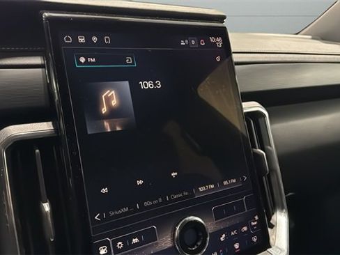 Used 2025 GMC Acadia Elevation image 16