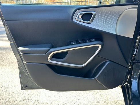 Used 2023 Kia Soul S image 11