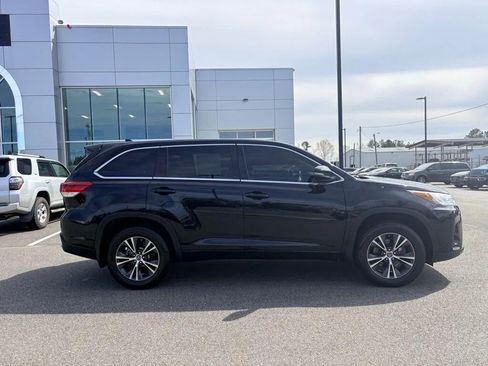 Used 2017 Toyota Highlander Plus w/ Protection Package #3 AWD/4WD image 6