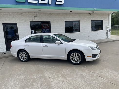 Used 2011 Ford Fusion SEL image 2