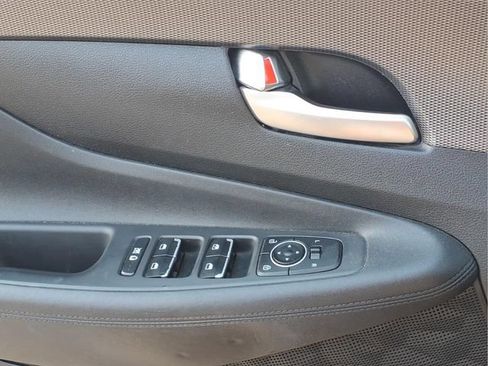 Used 2019 Hyundai Santa Fe SE FWD image 17