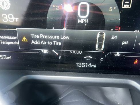 Used 2025 GMC Acadia Elevation image 18