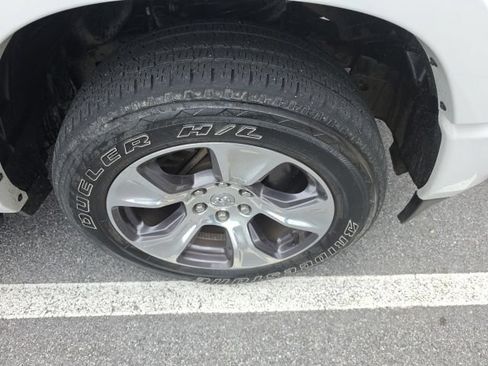 Used 2022 RAM 1500 Laramie AWD/4WD image 14