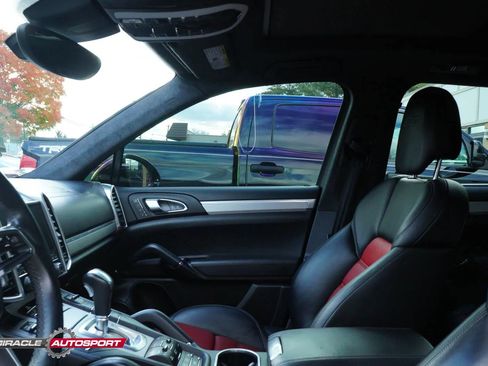 Used 2018 Porsche Cayenne GTS image 19