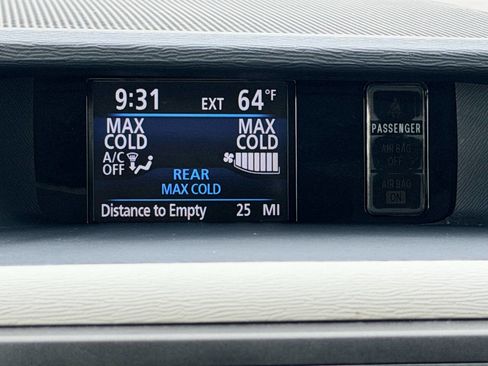 Used 2013 Toyota Sienna LE image 34