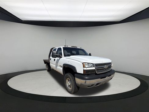 Used 2005 Chevrolet Silverado 3500 LS w/ Heavy-Duty Power Package AWD/4WD image 1