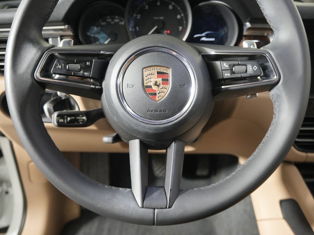 Certified 2025 Porsche Macan w/ Premium Package Plus AWD/4WD image 26