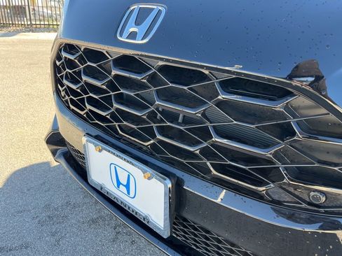 Certified 2025 Honda HR-V EX-L image 14