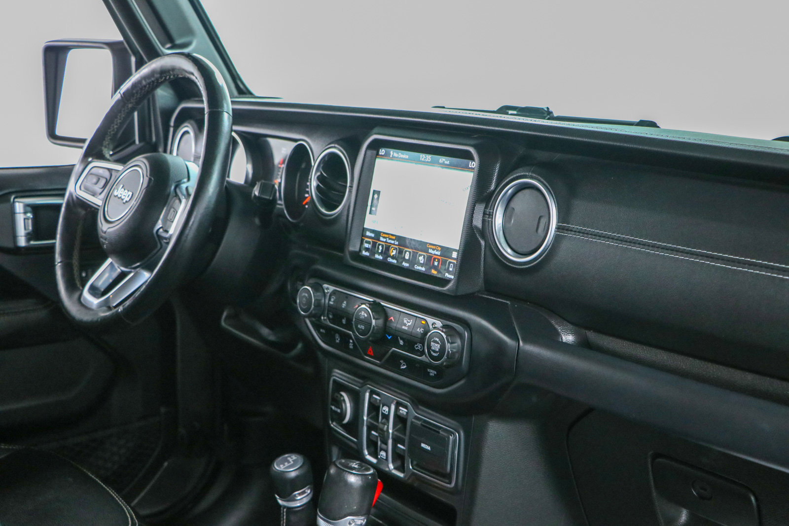 Used 2018 Jeep Wrangler Unlimited Sahara AWD/4WD image 26