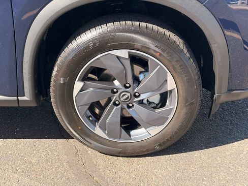 Certified 2025 Nissan Rogue SV FWD image 10