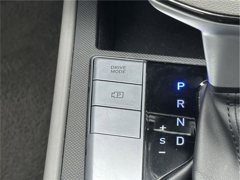 Used 2024 Hyundai Elantra SE image 25