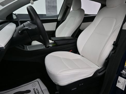 Used 2021 Tesla Model Y Long Range image 23