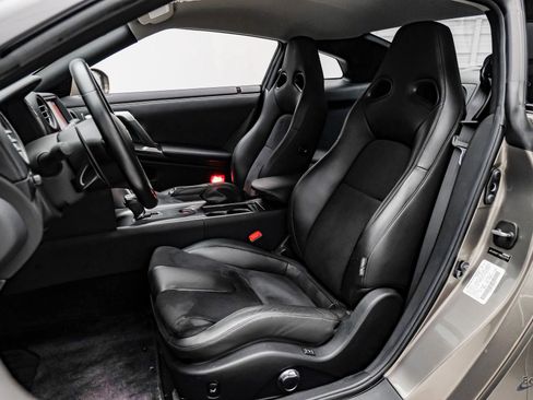 Used 2009 Nissan GT-R Premium image 43