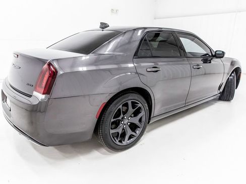 Used 2021 Chrysler 300 Touring w/ Sport Appearance Package RWD image 8