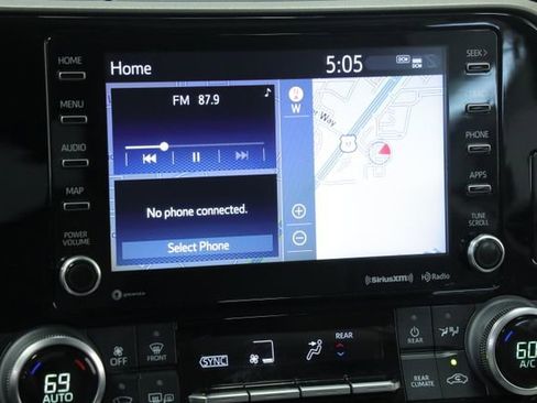 Used 2022 Toyota Highlander XLE image 17