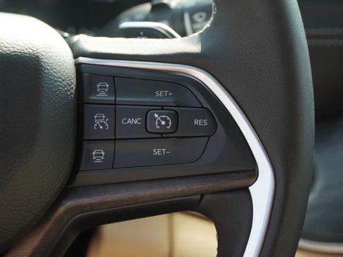 New 2025 Jeep Grand Cherokee L Limited w/ Luxury Tech Group II RWD image 29