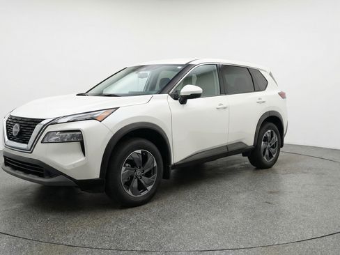 Used 2025 Nissan Rogue SV FWD image 3