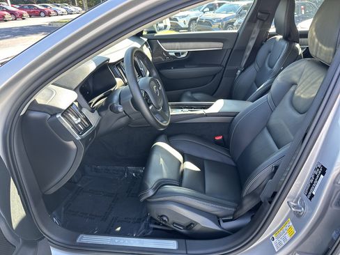 Used 2023 Volvo S90 B6 Ultimate image 16