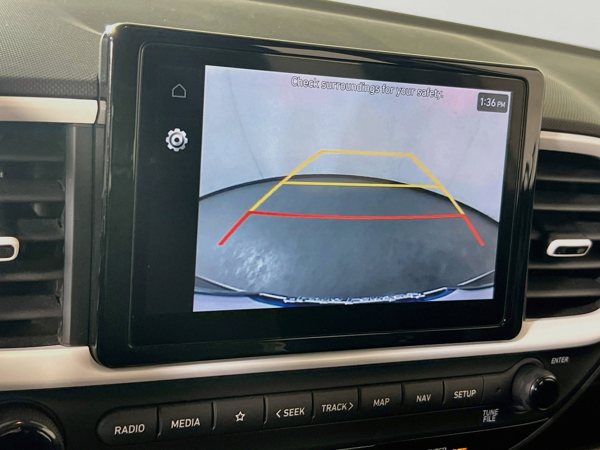 Used 2023 Hyundai Venue Limited FWD image 14