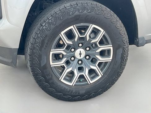 Used 2024 Chevrolet Colorado Z71 w/ Z71 Convenience Package 2 AWD/4WD image 31