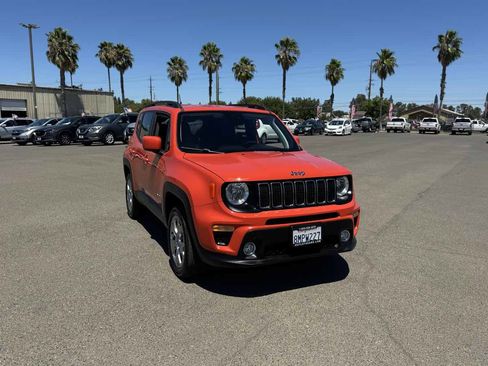 Used 2019 Jeep Renegade Latitude w/ Popular Equipment Group AWD/4WD image 3