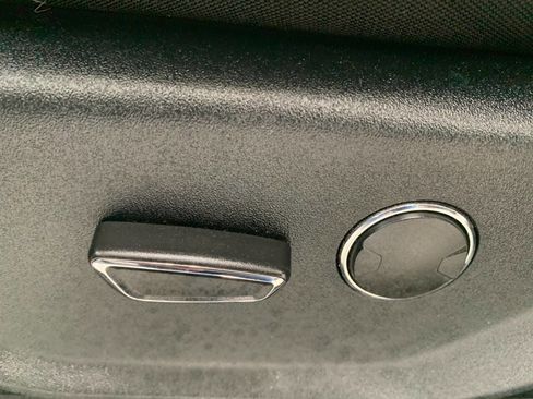 Used 2019 Ford Expedition XLT image 19