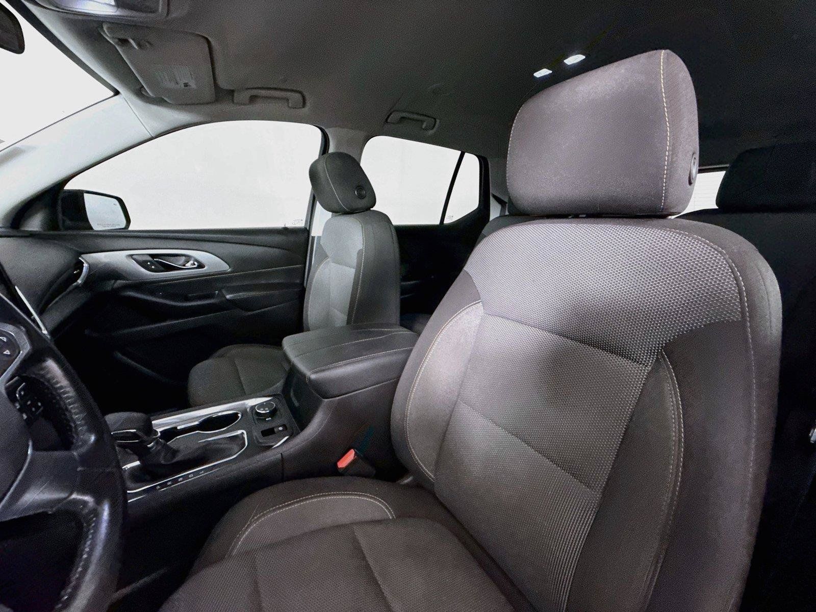 Used 2021 Chevrolet Traverse LT FWD image 3