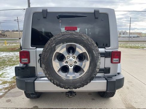 Used 2018 Jeep Wrangler Unlimited Sahara w/ Dual Top Group image 9