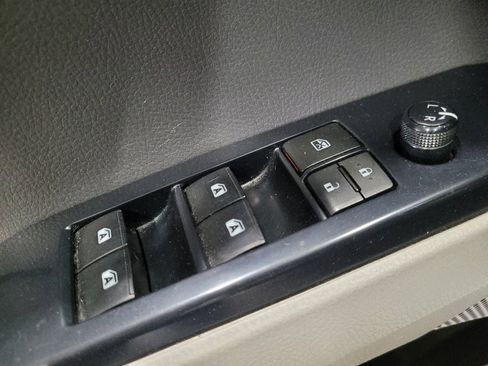 Used 2018 Toyota Camry SE w/ Convenience Package FWD image 27