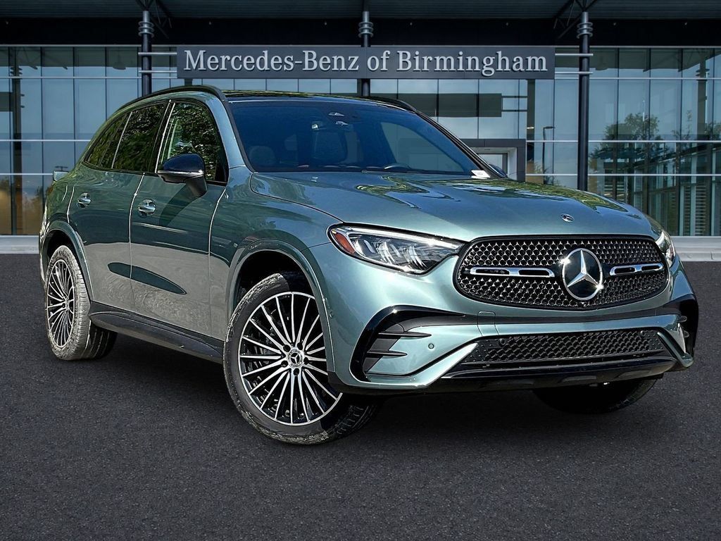 Used 2025 Mercedes-Benz GLC 300 image 1