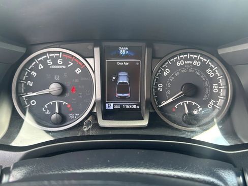 Used 2021 Toyota Tacoma TRD Off-Road w/ TRD Premium Off Road Package AWD/4WD image 12