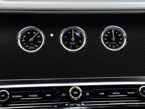 Used 2025 Bentley Flying Spur Plug-In Hybrid image 4